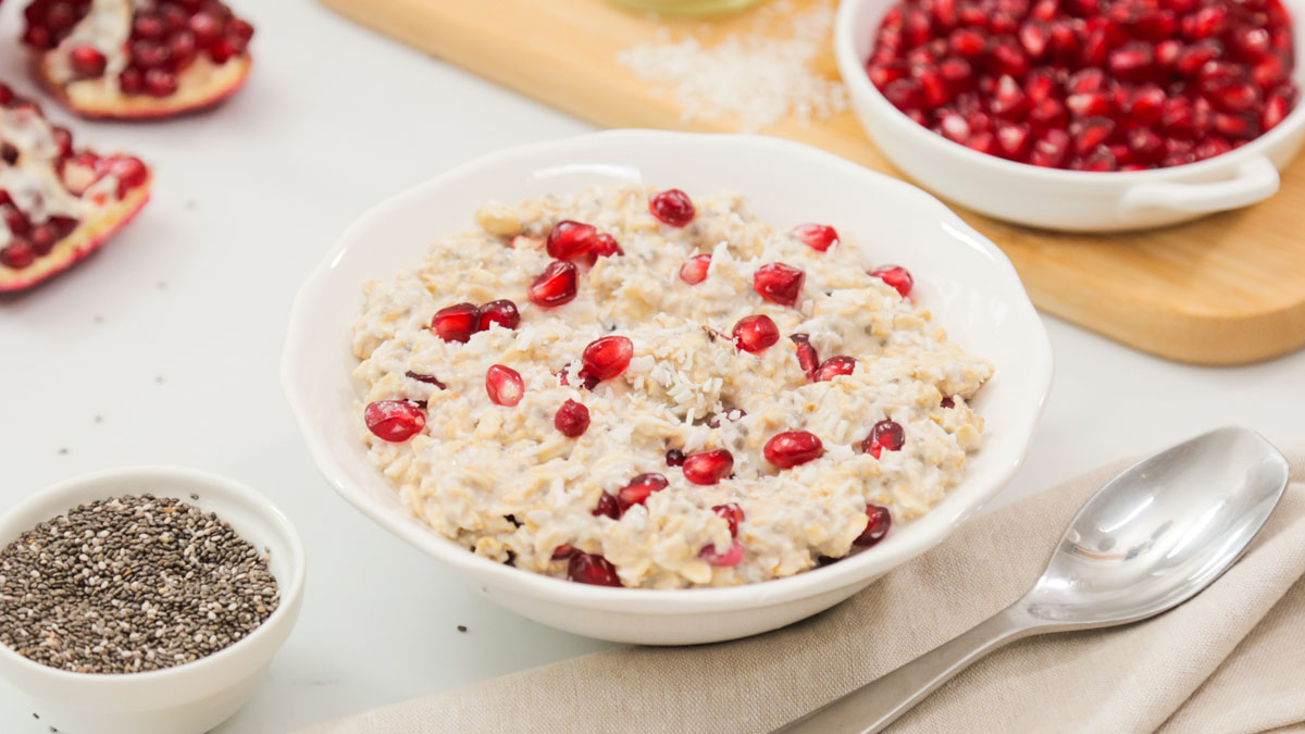 https://cdn-prd.healthymealplans.com/recipe/1c7b9a75ab26aea410de6b9bfba7b693-Pomegranate-Overnight-Oatmeal_16x9_Healthy-Meal-Plans.jpg