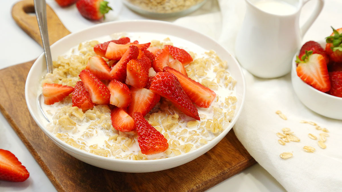 strawberries-cream-oatmeal